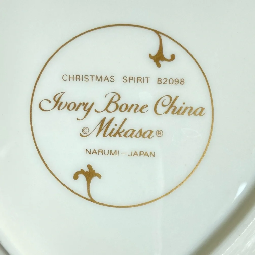 Mikasa Christmas Spirit Ivory Bone China Narumi Japan heart shaped trinket dish